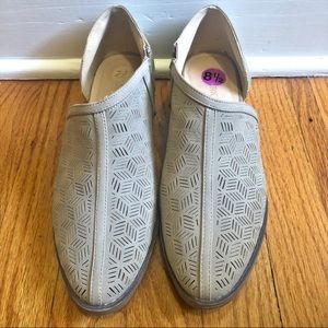 Restricted Women’s Taupe bootie shoe 8 1/2